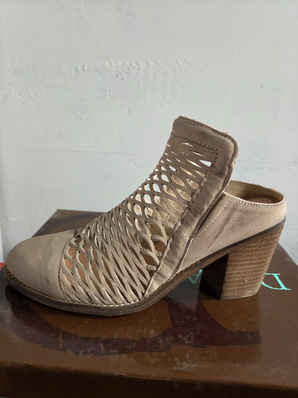 Diba True "Landing Crew" ankle boot in stone leather, size 7.5